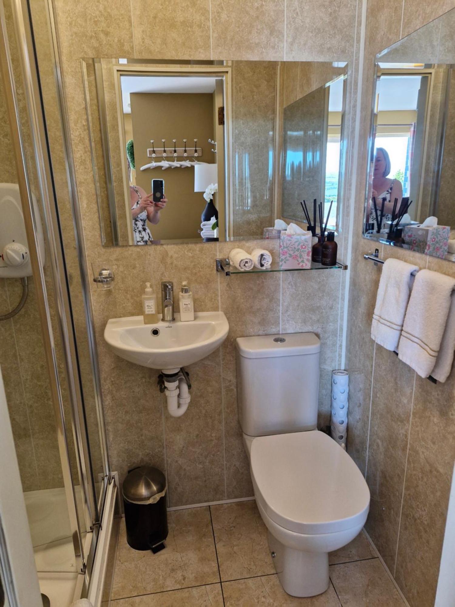 The Brown Hen Guest Accommodation แบนดอน ภายนอก รูปภาพ